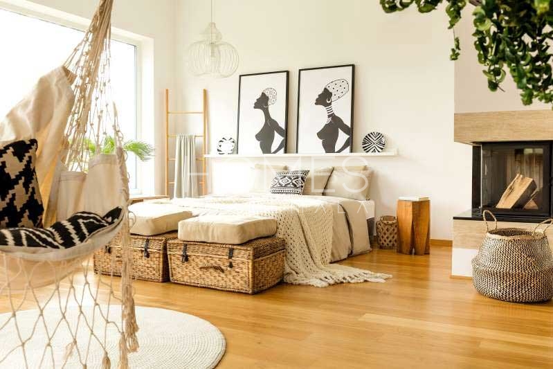 dormitorio con detalles sostenibles width=