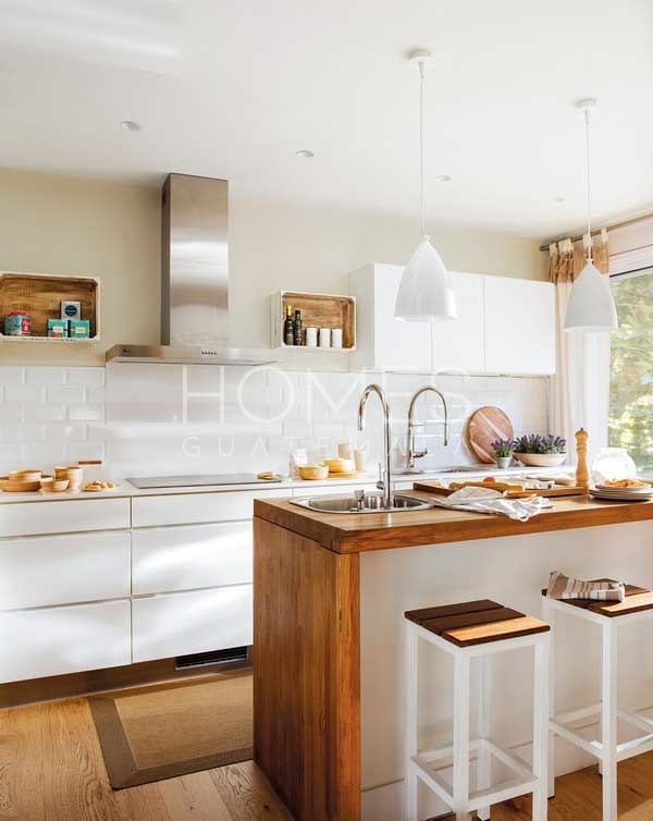 cocina iluminada con muebles sin jaladeras width=